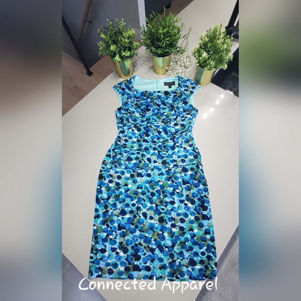 NWOT CONNECTED APPAREL Belle robe neuve avec drapage à motifs de ronds
